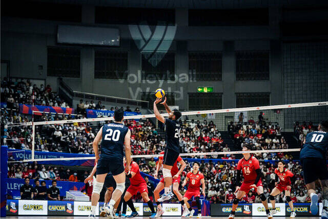 بازگشت معروف به تیم ملی تصمیم درستی نیست/ والیبالیستهای جوان رها نشوند