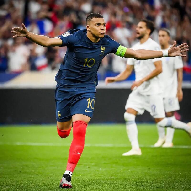 ضرب الاجل پاریس برای امباپه با دستور امیر قطر