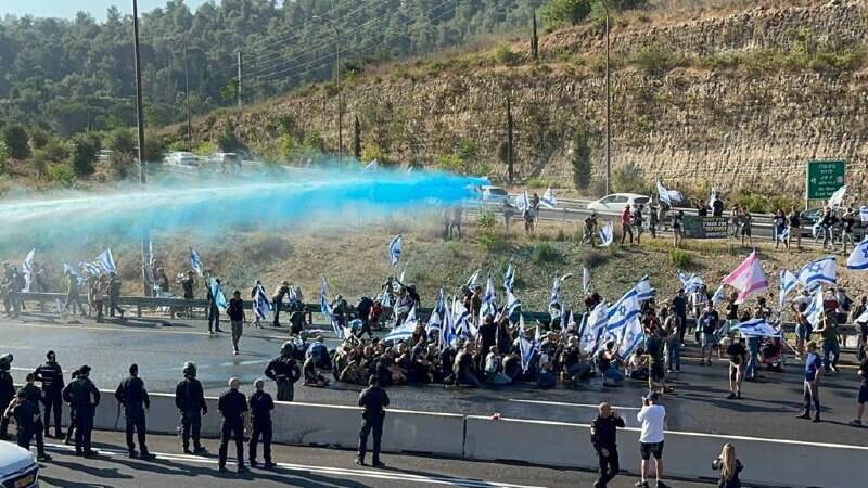 دولت راستگرای نتانیاهو اولین گام اصلاحات قضائی را برداشت/ سه شنبه داغ در سرزمینهای اشغالی +عکس و فیلم