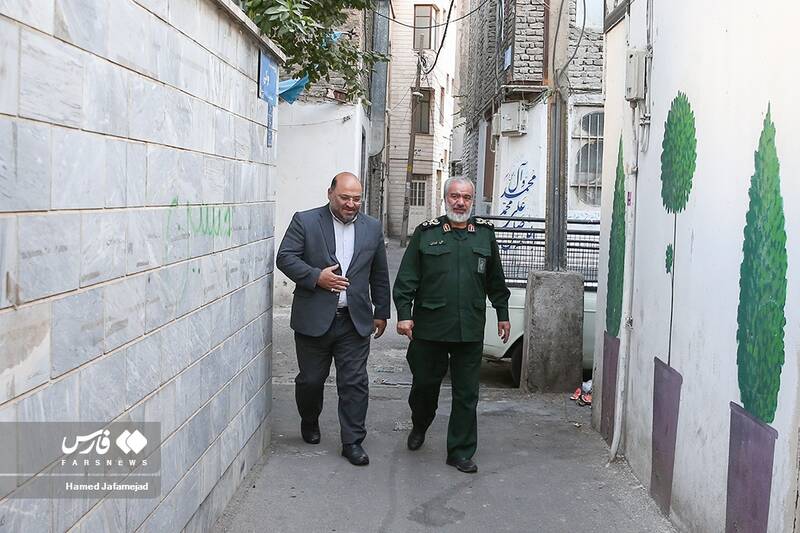 ورود سردار علی فدوی جانشین فرمانده کل سپاه پاسداران به منزل شهید مجتبی گل شناس