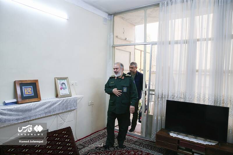 دیدار سردار فدوی با خانواده شهید مجتبی گل شناس