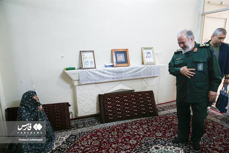 دیدار سردار علی فدوی جانشین فرمانده کل سپاه پاسداران با مادر و خانواده شهید مجتبی گل شناس