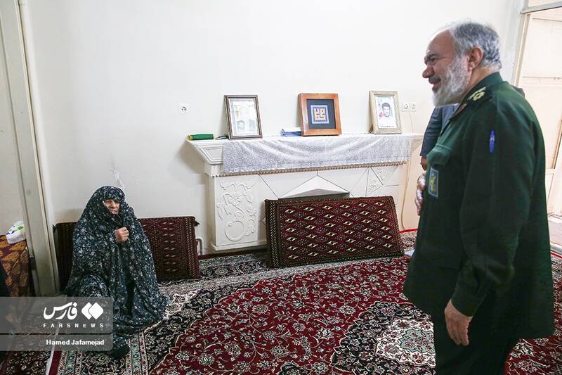 دیدار سردار علی فدوی جانشین فرمانده کل سپاه پاسداران با مادر و خانواده شهید مجتبی گل شناس