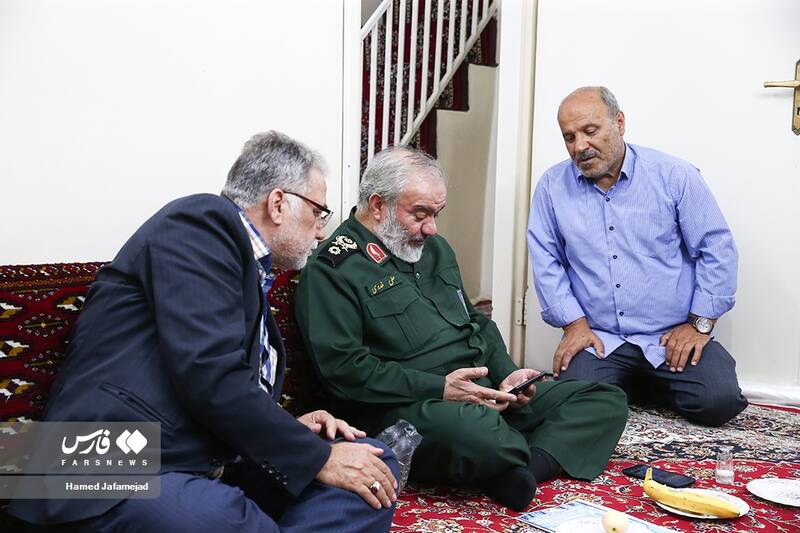 دیدار سردار علی فدوی جانشین فرمانده کل سپاه پاسداران با خانواده شهید مجتبی گل شناس