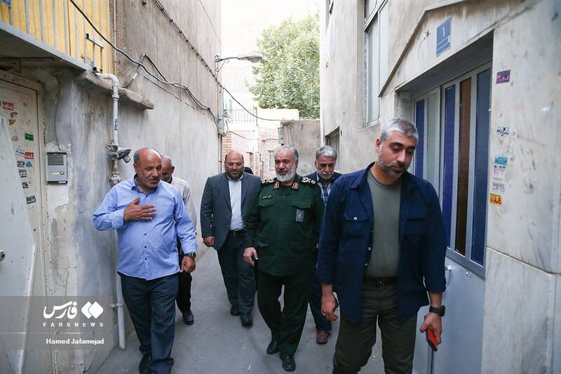 دیدار سردار علی فدوی جانشین فرمانده کل سپاه پاسداران با خانواده شهید مجتبی گل شناس