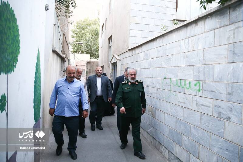 دیدار سردار علی فدوی جانشین فرمانده کل سپاه پاسداران با خانواده شهید مجتبی گل شناس