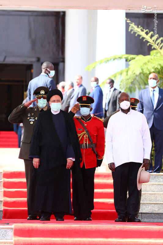عکس/ استقبال رسمی از رئیسی در کاخ ریاست جمهوری اوگاندا