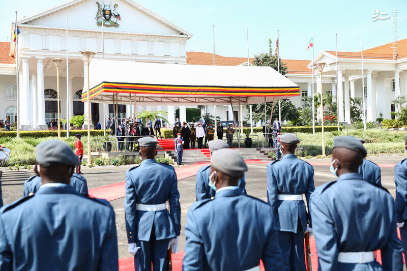 عکس/ استقبال رسمی از رئیسی در کاخ ریاست جمهوری اوگاندا