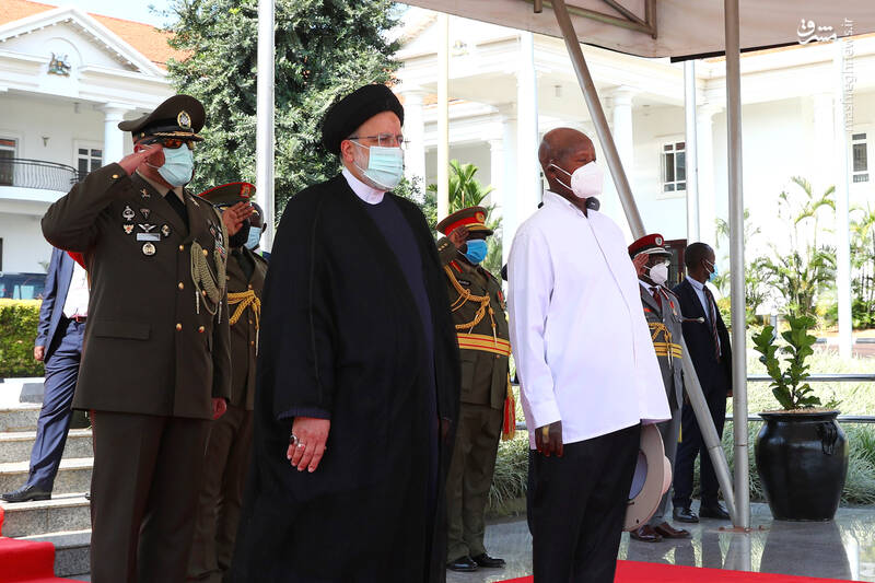 عکس/ استقبال رسمی از رئیسی در کاخ ریاست جمهوری اوگاندا