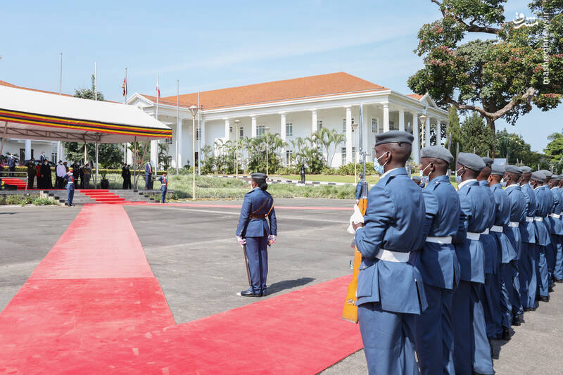 عکس/ استقبال رسمی از رئیسی در کاخ ریاست جمهوری اوگاندا