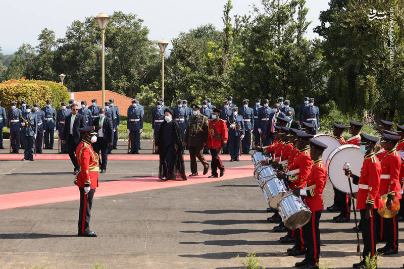 عکس/ استقبال رسمی از رئیسی در کاخ ریاست جمهوری اوگاندا