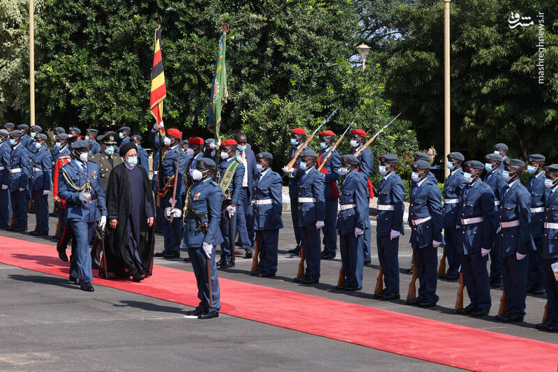 عکس/ استقبال رسمی از رئیسی در کاخ ریاست جمهوری اوگاندا