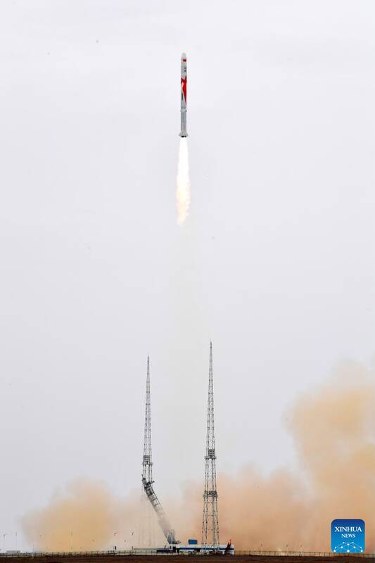 چین اولین موشک جهان با سوخت متان را به فضا پرتاب کرد