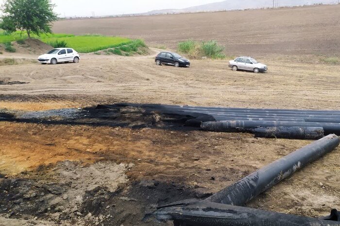 افراد ناشناس شاه لولههای آبرسان شهر کلاله را پیش از نصب آتش زدند +عکس