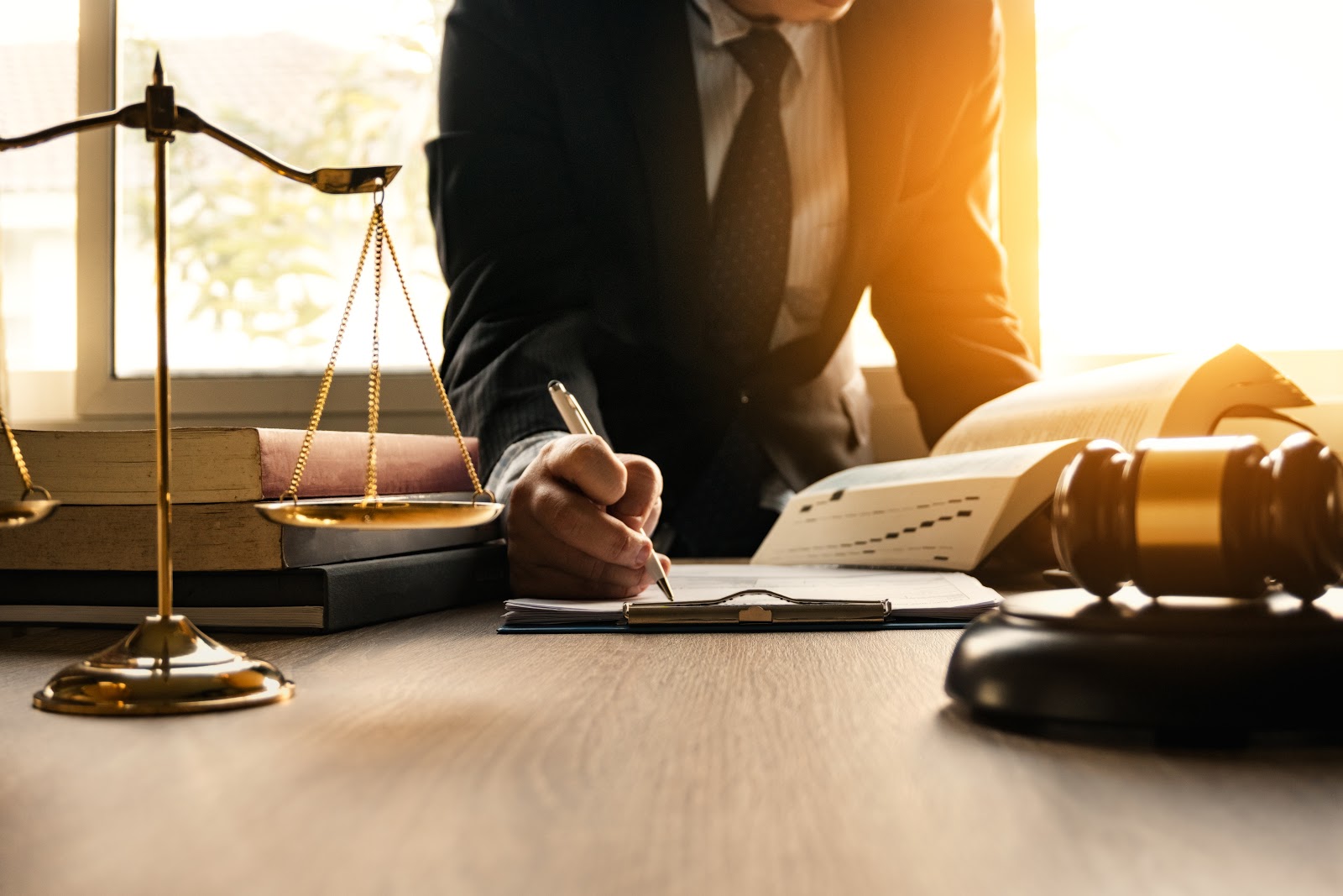 فرق وکیل کیفری و وکیل حقوقی در ارایه مشاوره حقوقی - مشرق نیوز