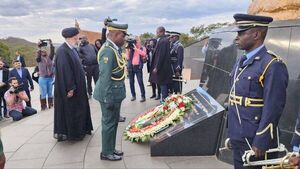 ادای احترام دکتر رئیسی به یادبودی قهرمانان استقلال زیمبابوه