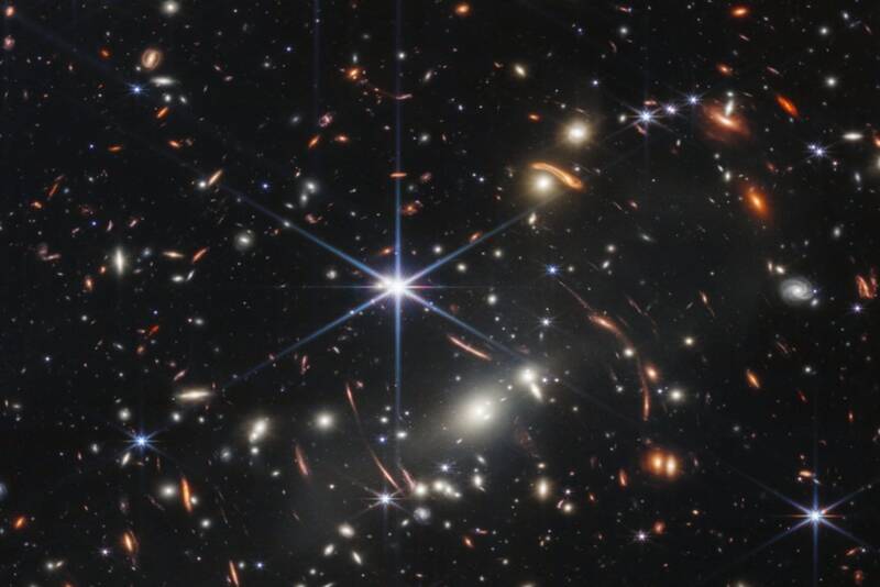 ۸ تصویر خیره کنندهای که جیمزوب در اولین سال کار خود فرستاد