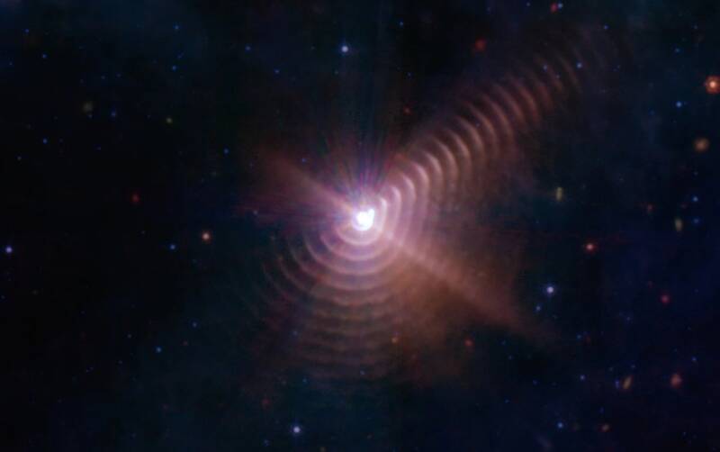 ۸ تصویر خیره کنندهای که جیمزوب در اولین سال کار خود فرستاد