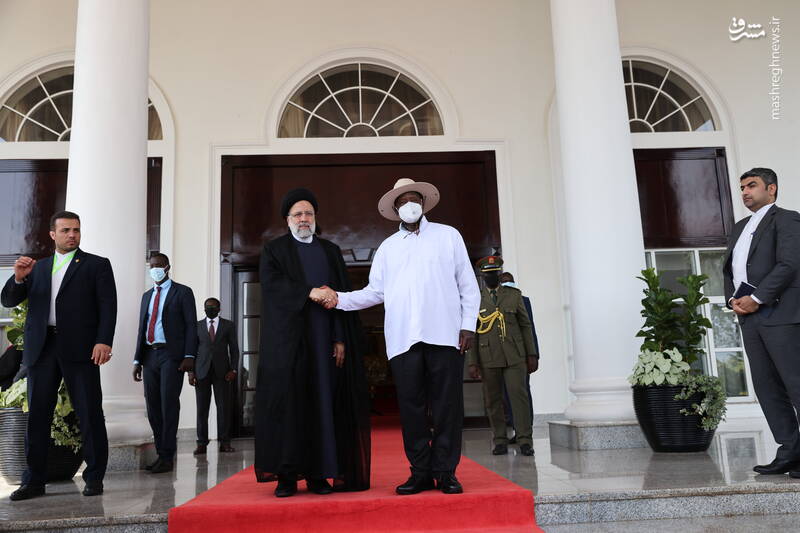 استقبال رسمی رئیس جمهور اوگاندا از رئیسی در کاخ ریاست جمهوری آن کشور