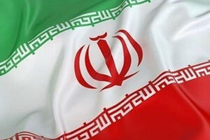 واکنش زیبای یک دانش آموز به پخش سرود ملی ایران