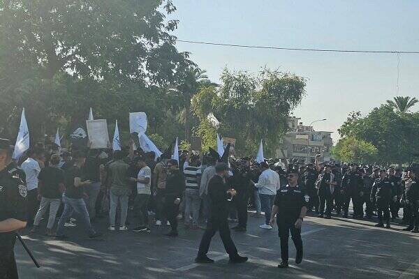 تظاهرات گستره ضدآمریکایی مردم عراق در منطقه سبز بغداد+ تصاویر