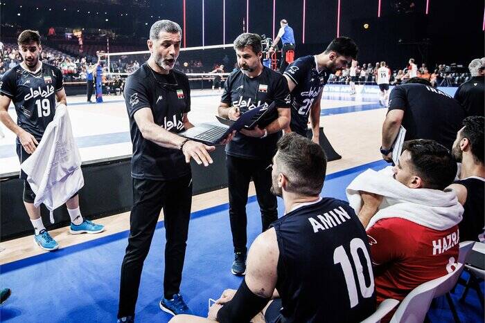 برخی منتقدان والیبال باج میخواهند/ بازگشت معروف فایدهای ندارد