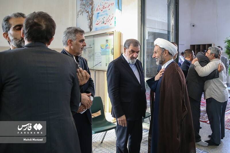 محسن رضایی عضو مجمع تشخیص مصلحت نظام در مراسم بزرگداشت مادر فرمانده شجاع و دلاور لشکر بدر دوران دفاع مقدس سرلشکر پاسدار شهید اسماعیل دقایقی