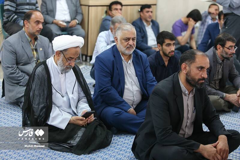 حضور حجت الاسلام حیدر مصلحی در مراسم بزرگداشت مادر فرمانده شجاع و دلاور لشکر بدر دوران دفاع مقدس سرلشکر پاسدار شهید اسماعیل دقایقی