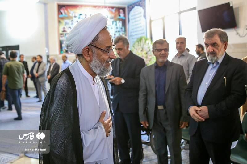 حضور حجت الاسلام حیدر مصلحی در مراسم بزرگداشت مادر فرمانده شجاع و دلاور لشکر بدر دوران دفاع مقدس سرلشکر پاسدار شهید اسماعیل دقایقی