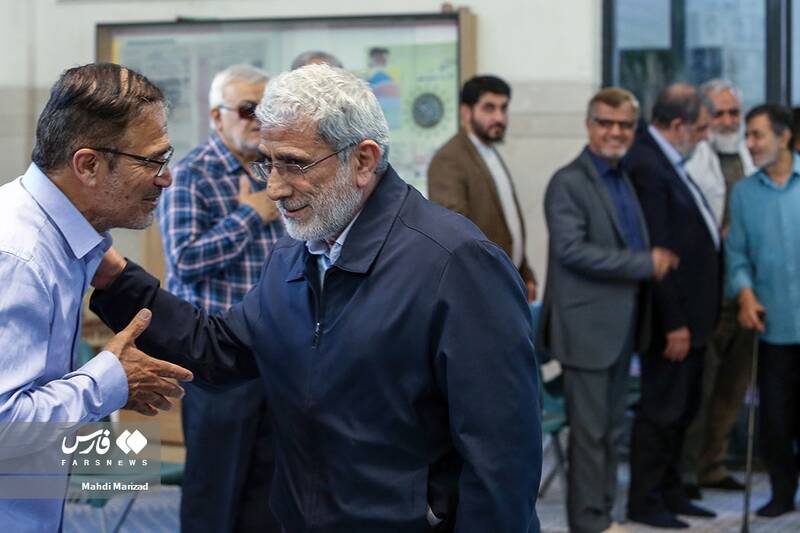 حضور سردار اسماعیل قاآنی فرمانده نیروی قدس سپاه در مراسم بزرگداشت مادر فرمانده شجاع و دلاور لشکر بدر دوران دفاع مقدس سرلشکر پاسدار شهید اسماعیل دقایقی