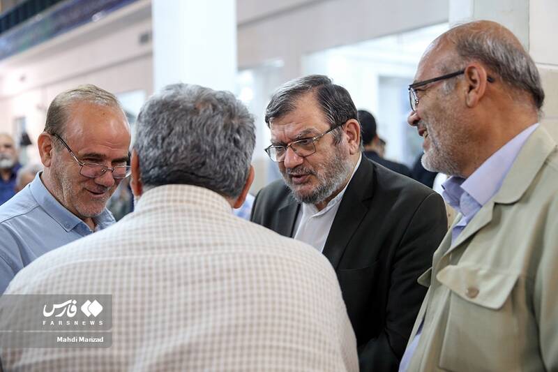 حضور عبدالحسین روحالامینی نماینده مردم تهران در مراسم بزرگداشت مادر فرمانده شجاع و دلاور لشکر بدر دوران دفاع مقدس سرلشکر پاسدار شهید اسماعیل دقایقی