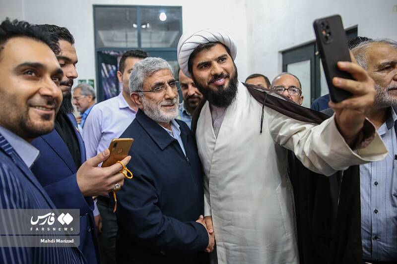 حضور سردار اسماعیل قاآنی فرمانده نیروی قدس سپاه در مراسم بزرگداشت مادر فرمانده شجاع و دلاور لشکر بدر دوران دفاع مقدس سرلشکر پاسدار شهید اسماعیل دقایقی