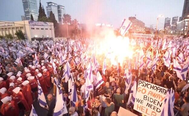 بیست و هشتمین هفته اعتراضات در سرزمین‌های اشغالی/ ۲۰۰ هزار معترض در تل‌آویو به خیابان آمدند/ سه‌شنبه داغ در انتظار کابینه رژیم صهیونیستی +عکس و فیلم