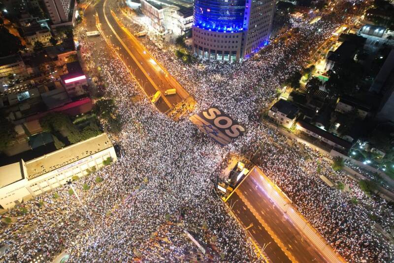 بیست و هشتمین هفته اعتراضات در سرزمینهای اشغالی/ ۲۰۰ هزار معترض در تلآویو به خیابان آمدند/ سهشنبه داغ در انتظار کابینه رژیم صهیونیستی +عکس و فیلم
