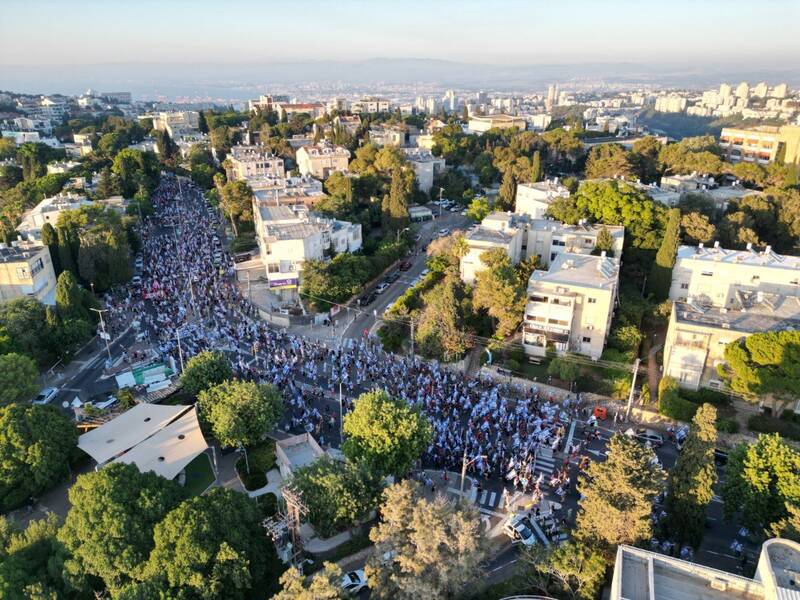 بیست و هشتمین هفته اعتراضات در سرزمینهای اشغالی/ ۲۰۰ هزار معترض در تلآویو به خیابان آمدند/ سهشنبه داغ در انتظار کابینه رژیم صهیونیستی +عکس و فیلم