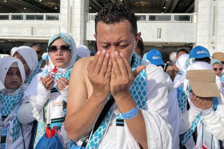 تصاویری از راز و نیاز انبوه دلهای عاشق پیرامون کعبه