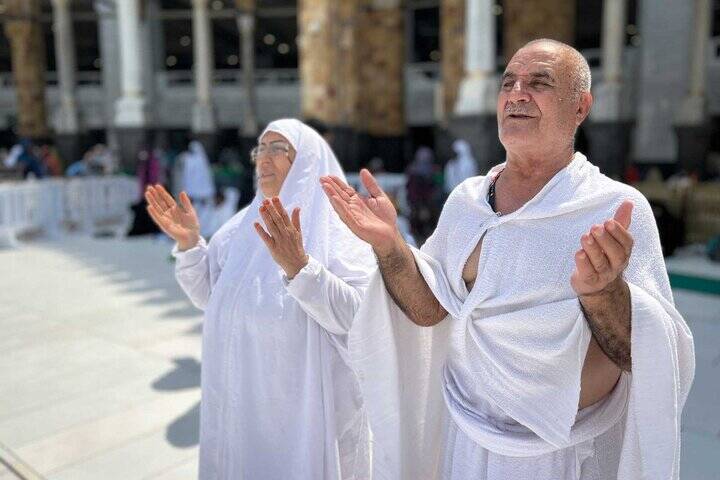 تصاویری از راز و نیاز انبوه دلهای عاشق پیرامون کعبه