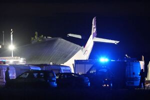 اولین تصاویر از سقوط مرگبار هواپیما در فرودگاه ورشو لهستان
