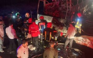 4 فوتی در انحراف به چپ سواری سمند در محور مبارکه - بروجن