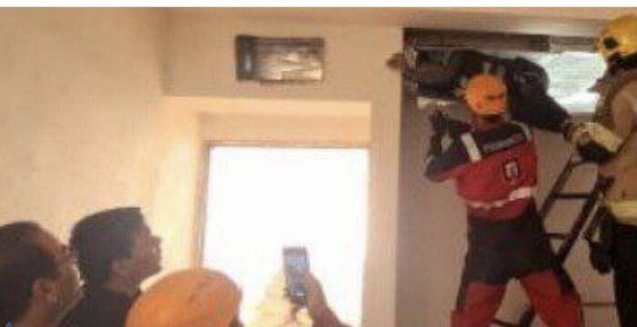 ماجرای عجیب گیر کردن مرد بدشانس مشهدی در کانال کولر +عکی