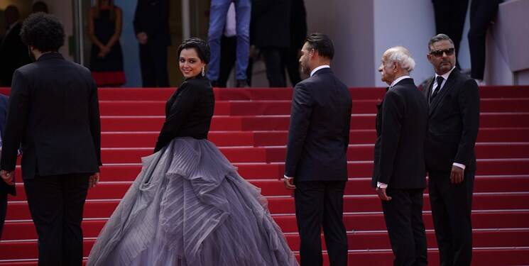 سلبریتیهایی که برای دیده شدن به وطن خود پشت میکنند!