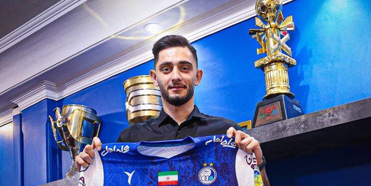 استقلال یک مهاجم جذب کرد +عکس