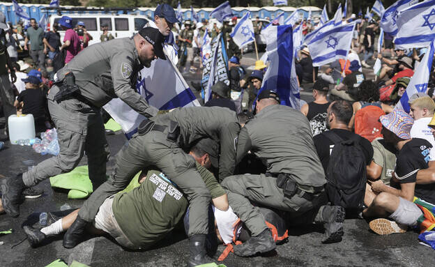 تشنج در کنست، سرکوب در خیابان/ در روز حذف «عدم معقولیت مصوبات» صهیونیستها تظاهرات کردند +عکس و فیلم