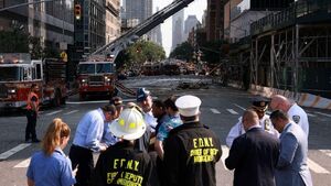 سقوط جرثقیل غول پیکر در منهتن نیویورک ۶ زخمی بر جای گذاشت