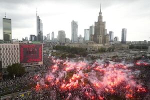 تجمع اعتراضی به مناسبت هفتاد و نهمین سالگرد آغاز قیام ورشو _ لهستان