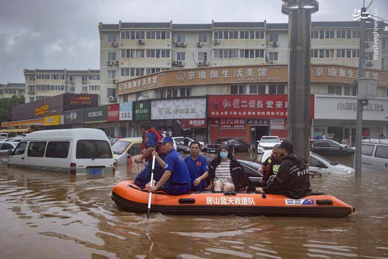 کمک رسانی نیروهای امدادی به سیل‌زدگان در پکن _ چین