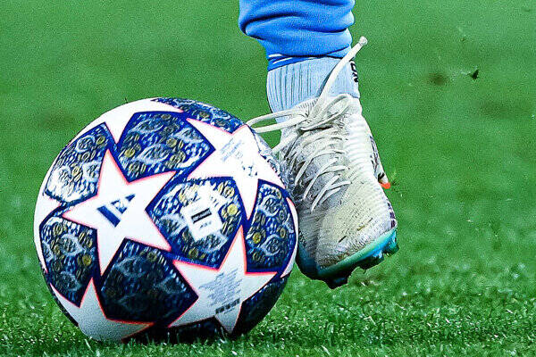 این ضربه را محکم تر بزن!