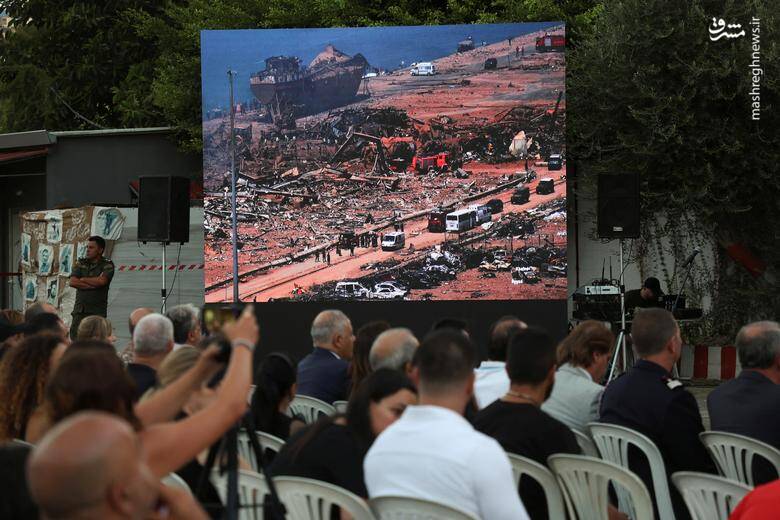 خانواده ها و بستگان آتش نشانانی که در جریان انفجار بندر بیروت در اوت 2020 کشته شدند، در مراسم یادبودی در ایستگاه آتش نشانی بیروت، شرکت کردند.

