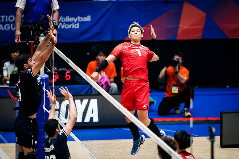 سهمیه المپیک والیبال ایران قربانی یک تصمیم غیر کارشناسی/ آقای داورزنی! گرفتن یک ست از ژاپن برایمان حسرت نشود!