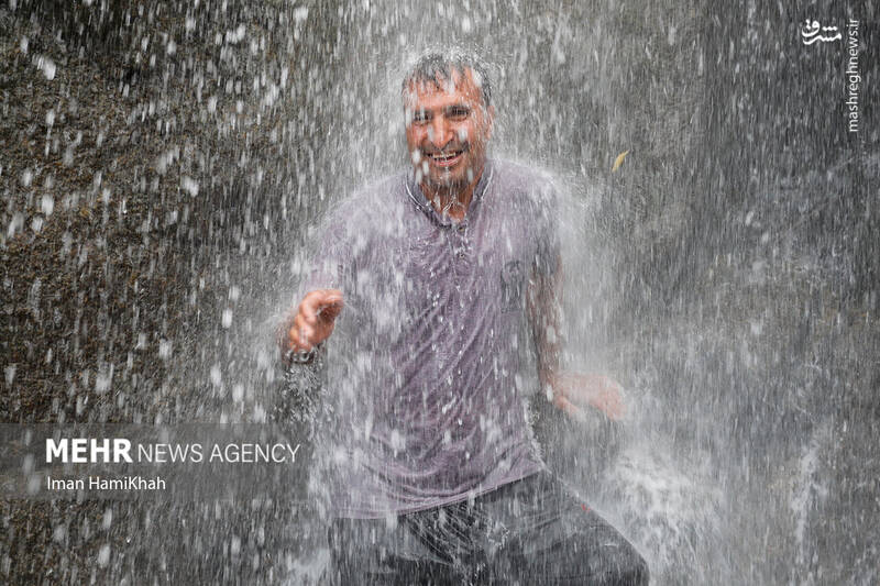 عکس/ فرار از گرما به آبشار گنجنامه همدان